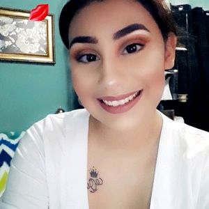 Meet your Posher, Adriana